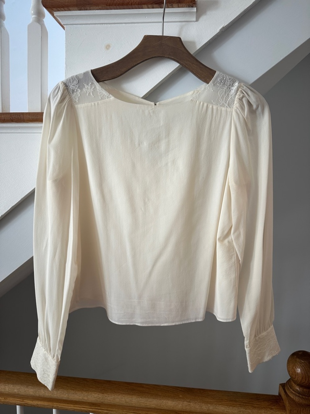 Women's lace trim Alice and Olivia silk top size S